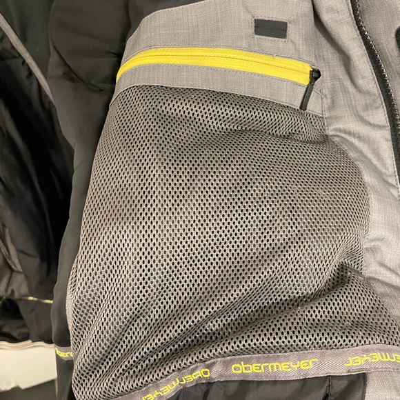 Obermeyer Snowboard Jacket - Men’s medium - Picture 5 of 13